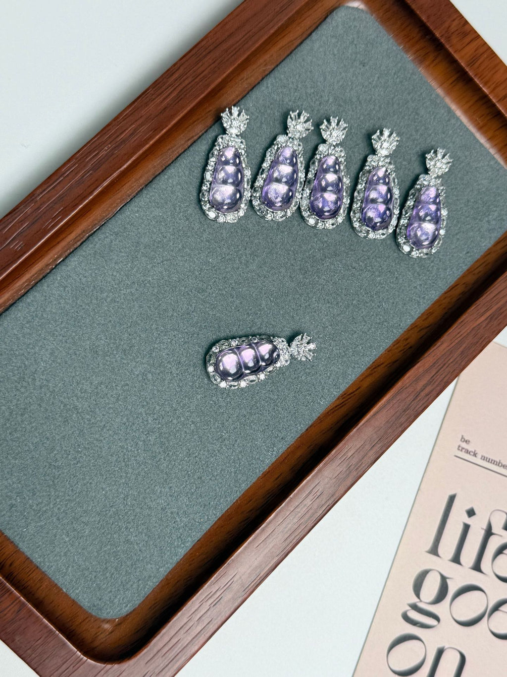 Damen Halskette mit eleganten tropfenförmigen Anhänger und funkelnden Zirkonia Shop Nory