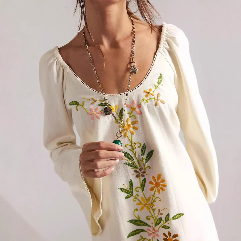Damen Blusenkleid mit floralen Stickereien und weit ausgestellten Ärmeln Shopnory