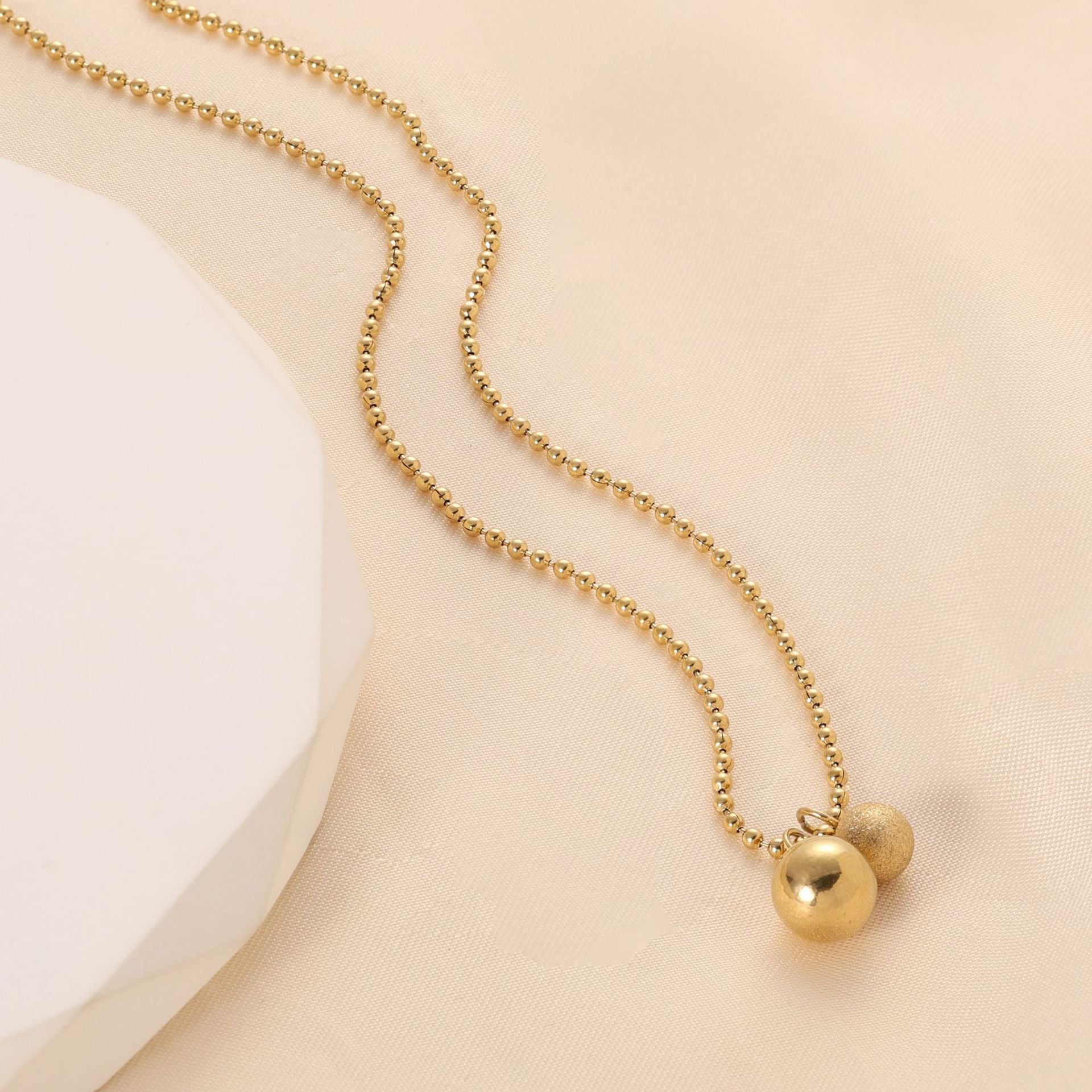 Damen Halskette mit elegantem Kugel-Design und hochwertiger Edelstahlkette Shop Nory