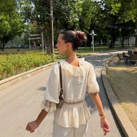 Damen Romantische Leinenbluse mit Volants, Spitzen-Einsätzen & Kordelverschluss Shop Nory