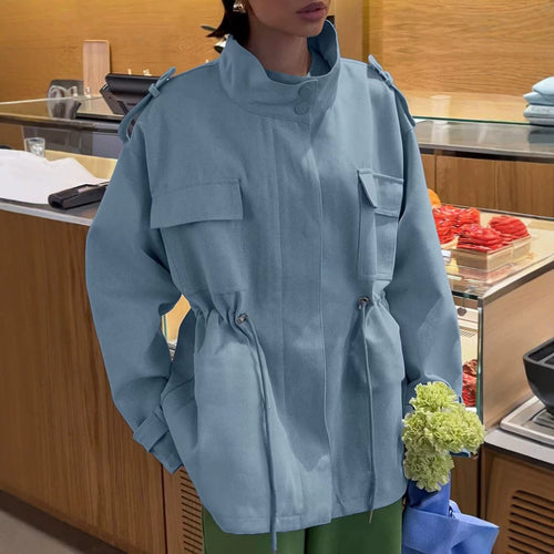 Damen Kurzparka mit hohem Stehkragen, Tunnelzug und Mehrfachtaschen Shop Nory