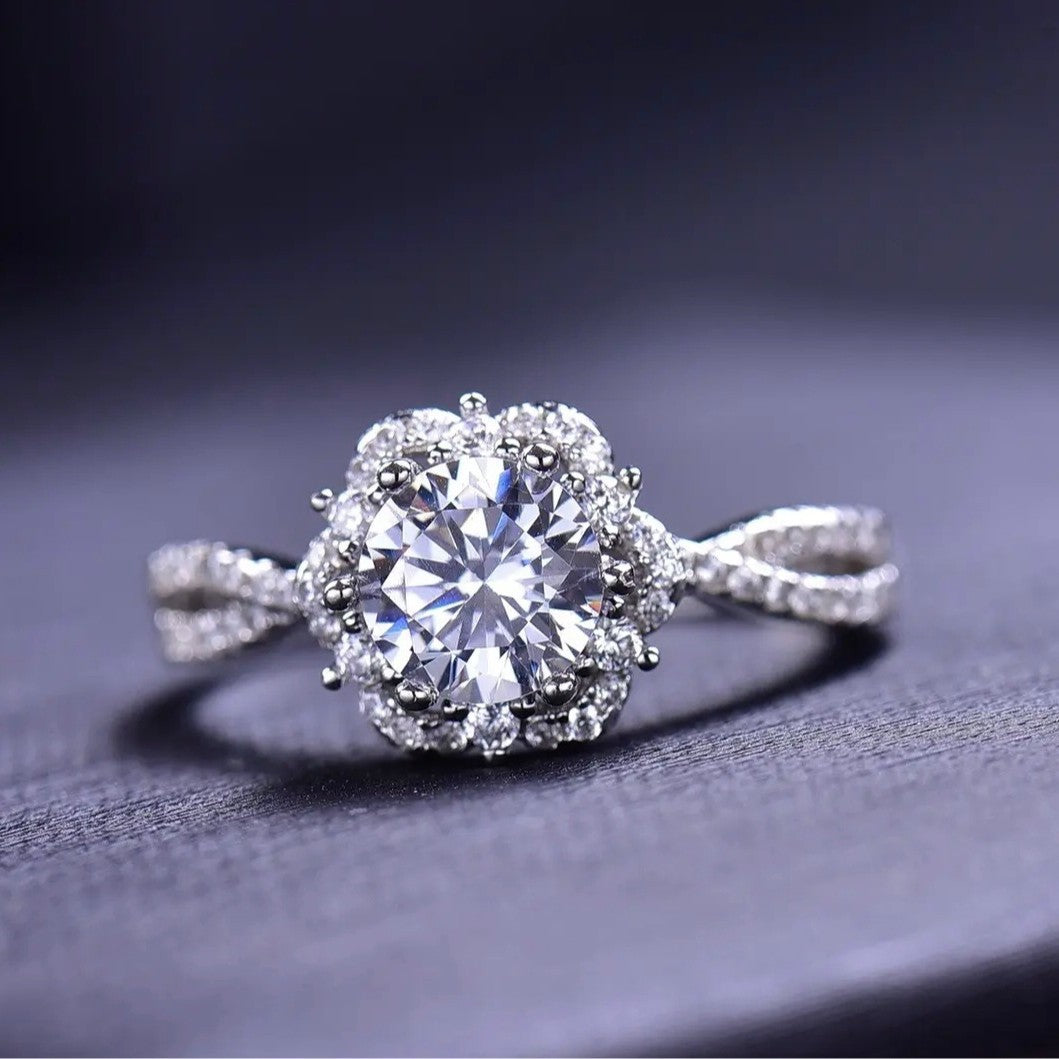 Damen Verführerischer Verlobungsring mit funkelnden Zirkonia und filigraner Verzierung Shop Nory