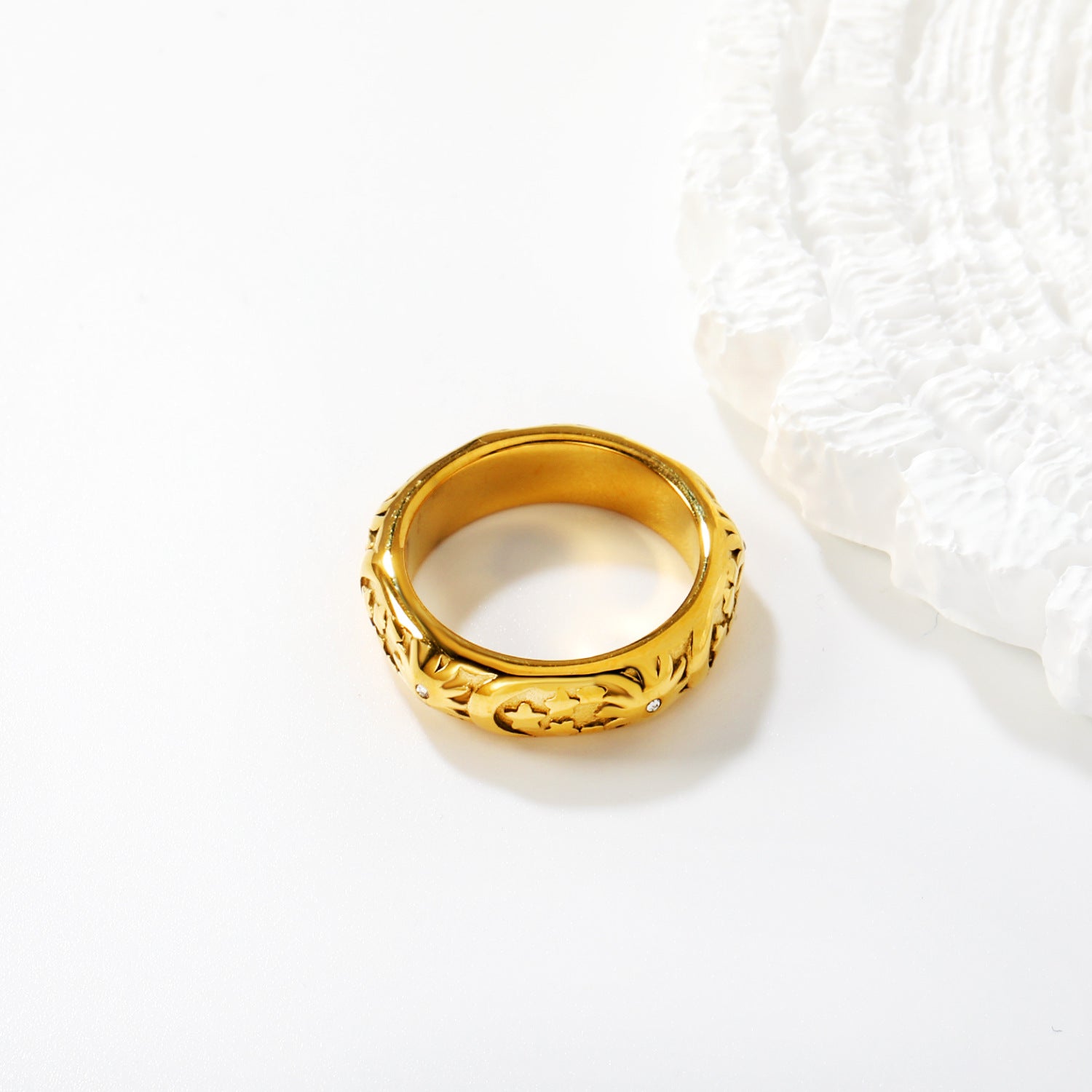 Damen Ring mit kunstvoller Musterung und funkelndem Zirkonia Shop Nory