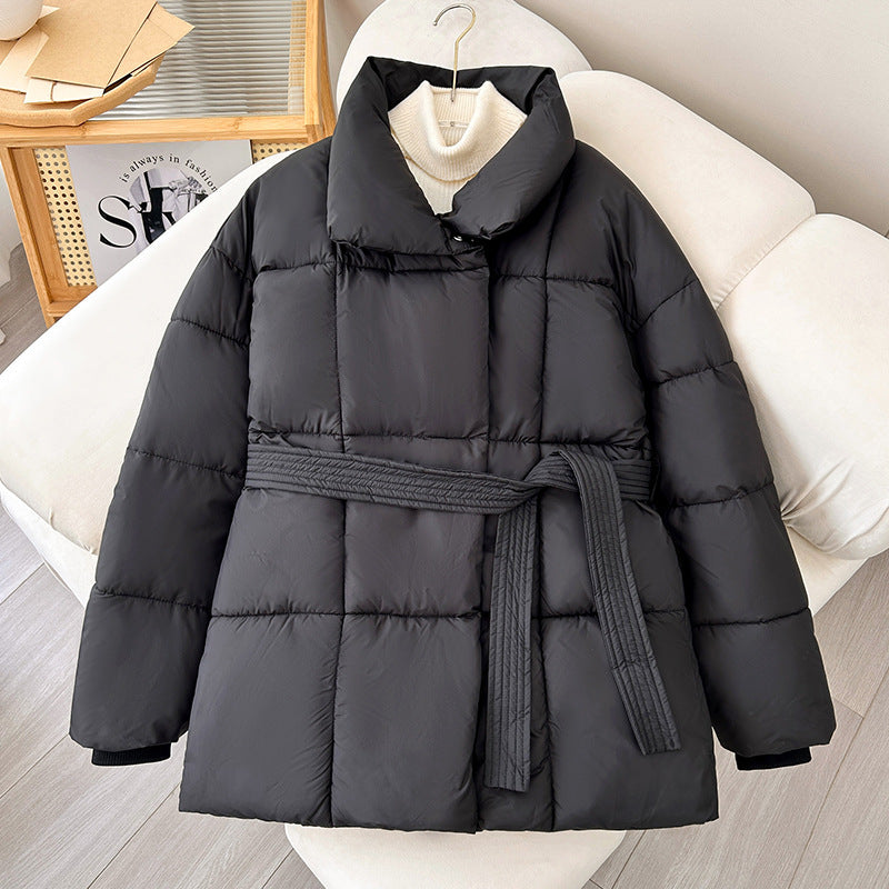 Damen nan taillierte Steppjacke mit breitem Stehkragen, gesteppter Bindegürtel und Rippenbündchen Shop Nory