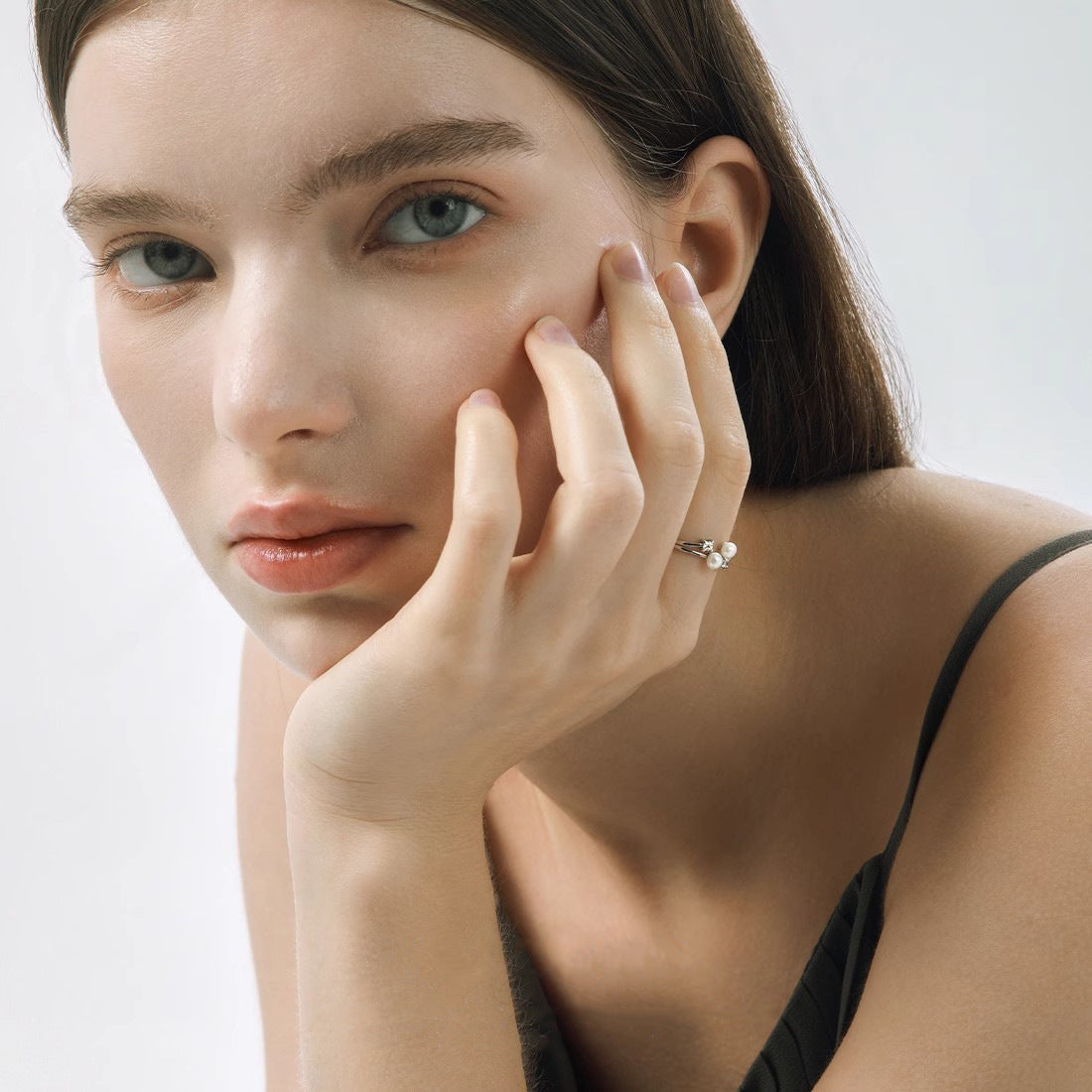 Damen zierlicher Ring mit Perlen und funkelnden Zirkonia Shop Nory