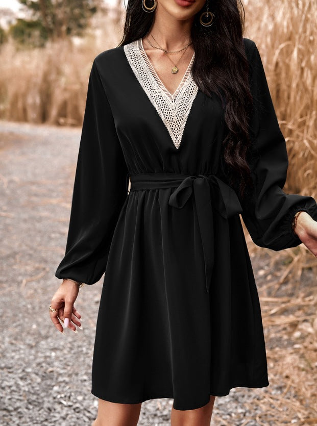 Damen nan knielanges V-Ausschnitt Kleid mit Häkelspitzen-Einsatz, Bindegürtel und leichten Ballonärmeln Shop Nory