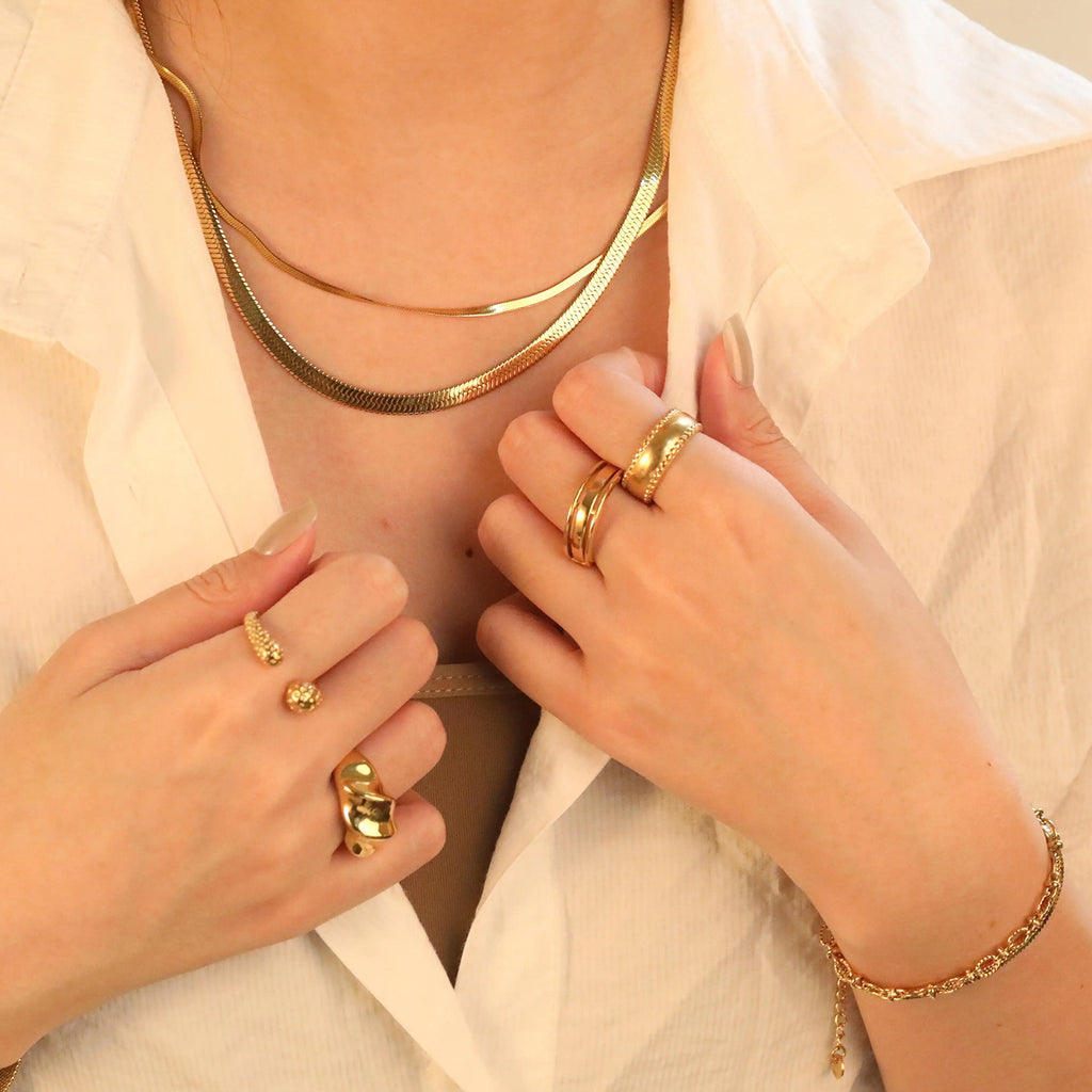 Damen Edelstahl Halskette mit goldplattierter Oberflächenstruktur und flexibel einstellbarer Länge Shop Nory