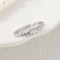 Damen Zarter und eleganter Verlobungsring mit geschwungenem Design Shop Nory