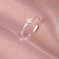 Damen Zierlicher Solitär Ring mit funkelndem Zirkonia Shop Nory