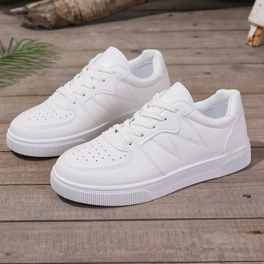 Damen Niedrige Sneaker aus Lederimitat mit perforierter Zehenkappe, gepolstertem Einstieg und profilierter Plateausohle Shop Nory