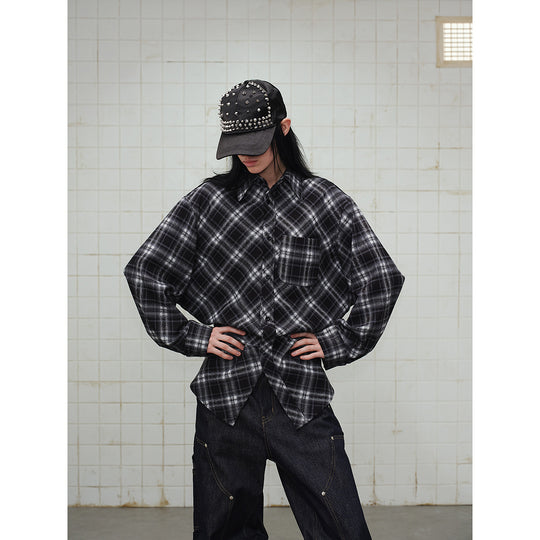 Unisex Karierte Oversize‑Flanell‑Hemdjacke im Layering‑Look mit abgerundetem Saum und Brusttasche Shop Nory