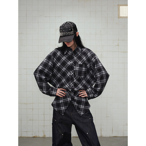 Unisex Karierte Oversize‑Flanell‑Hemdjacke im Layering‑Look mit abgerundetem Saum und Brusttasche Shop Nory