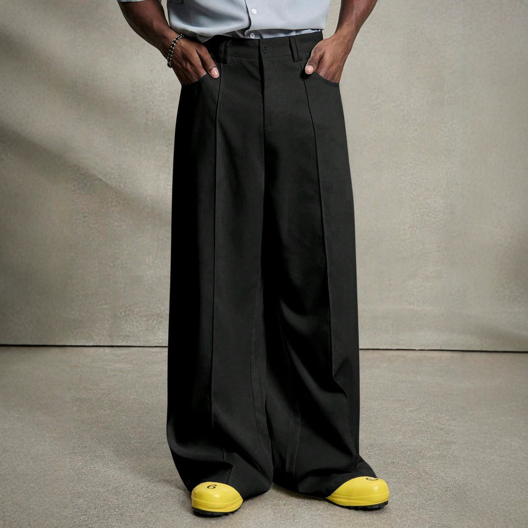 Herren nan weite Bundfaltenhose mit hoher Bundhöhe, präzisen Bügelfalten und seitlichen Eingrifftaschen