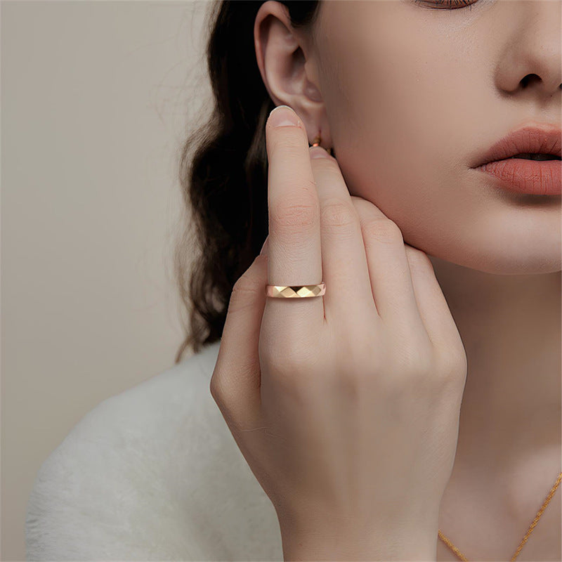 Herren Ring mit facettiertem Design aus hochwertigem Edelstahl Shop Nory