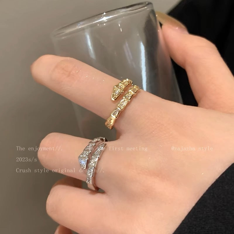 Damen Ring mit modernem geometrischem Design und funkelnden Zirkonia Shop Nory