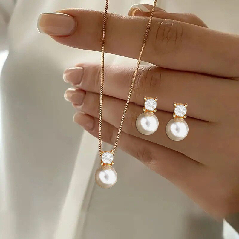 Damen Schmuckset mit eleganten Perlenanhängern und funkelnden Zirkonia Shop Nory