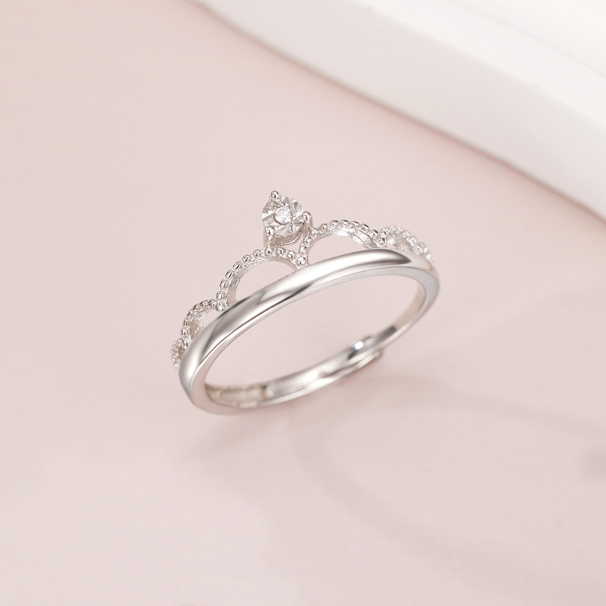 Damen Ring mit filigranem Design und funkelnden Zirkonia Shop Nory
