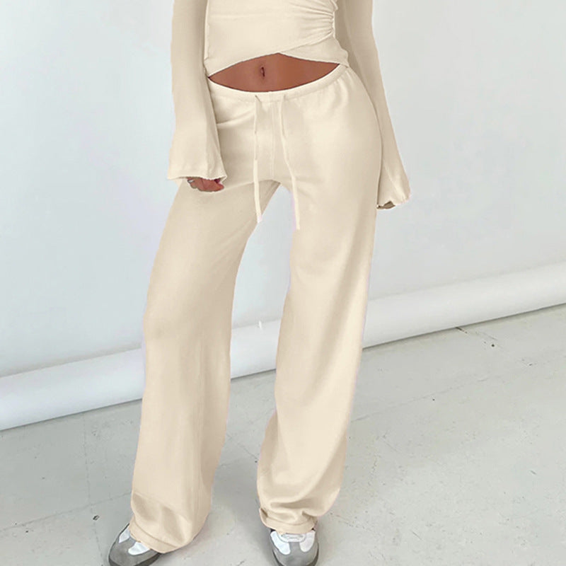 Damen nan Wickel-Cropped-Top mit tiefem V‑Ausschnitt, taillierter Wickelform und langen Glockenärmeln Shop Nory