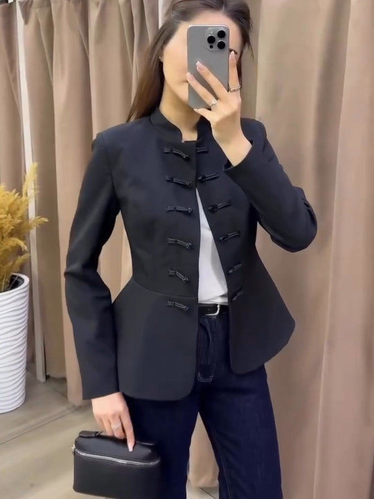 Damen Taillierte Militärinspirierte Jacke mit Stehkragen, Kordelverschlüssen und Schößchen Shop Nory