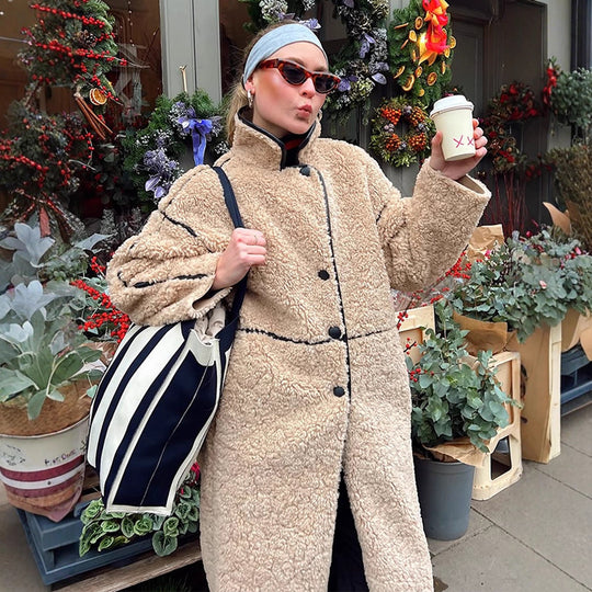 Damen Langer Teddy‑Mantel mit Kontrastnähten, Stehkragen und Knopfleiste Shop Nory