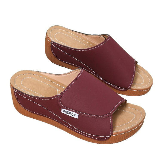 Damen Offene Zehen-Pantoletten mit Soft‑Suede‑Obermaterial, verstellbarem Klettverschluss und dämpfender Keilsohle Shop Nory