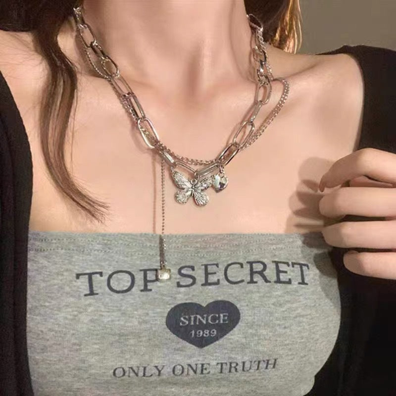 Damen Kette mit kunstvollem Schmetterlings- und Herzanänger Shop Nory