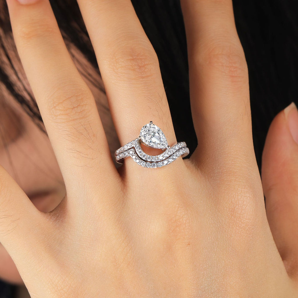 Damen Eleganter Ring mit tropfenförmigem Stein und funkelnden Zirkonia Shop Nory