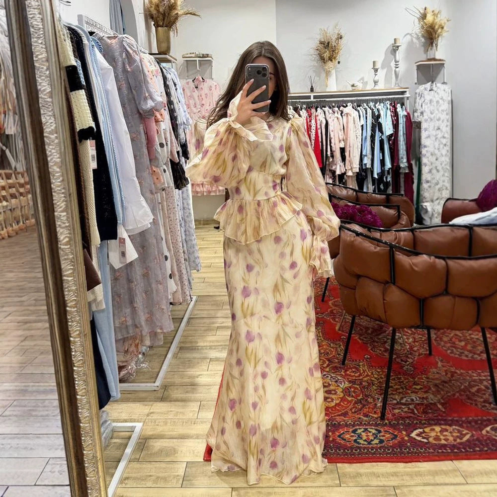 Damen Kleid aus transparentem Chiffon mit tailliertem Mieder, Rüschen-Schößchen und voluminösen Glockenärmeln Shop Nory