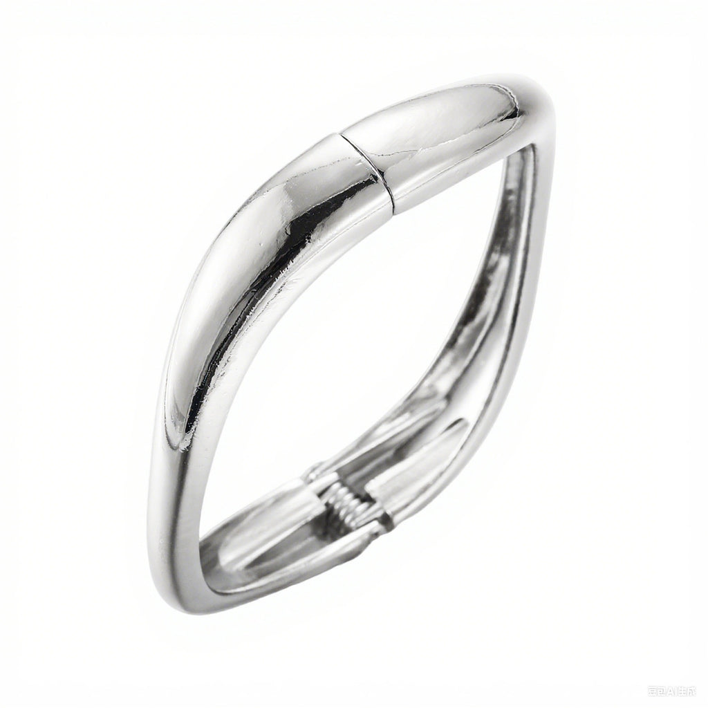 Damen Armband mit geschwungenem Design und funkelnden Akzenten Shop Nory