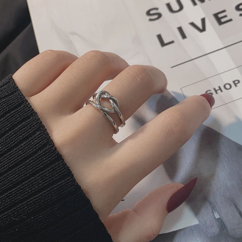 Damenring aus hochwertigem Edelstahl mit erhabenem Design und filigraner Verzierung Shop Nory