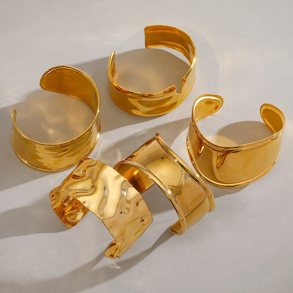 Damen Armreif aus hypoallergenem und wasserdichtem Edelstahl mit modernem Design Shop Nory