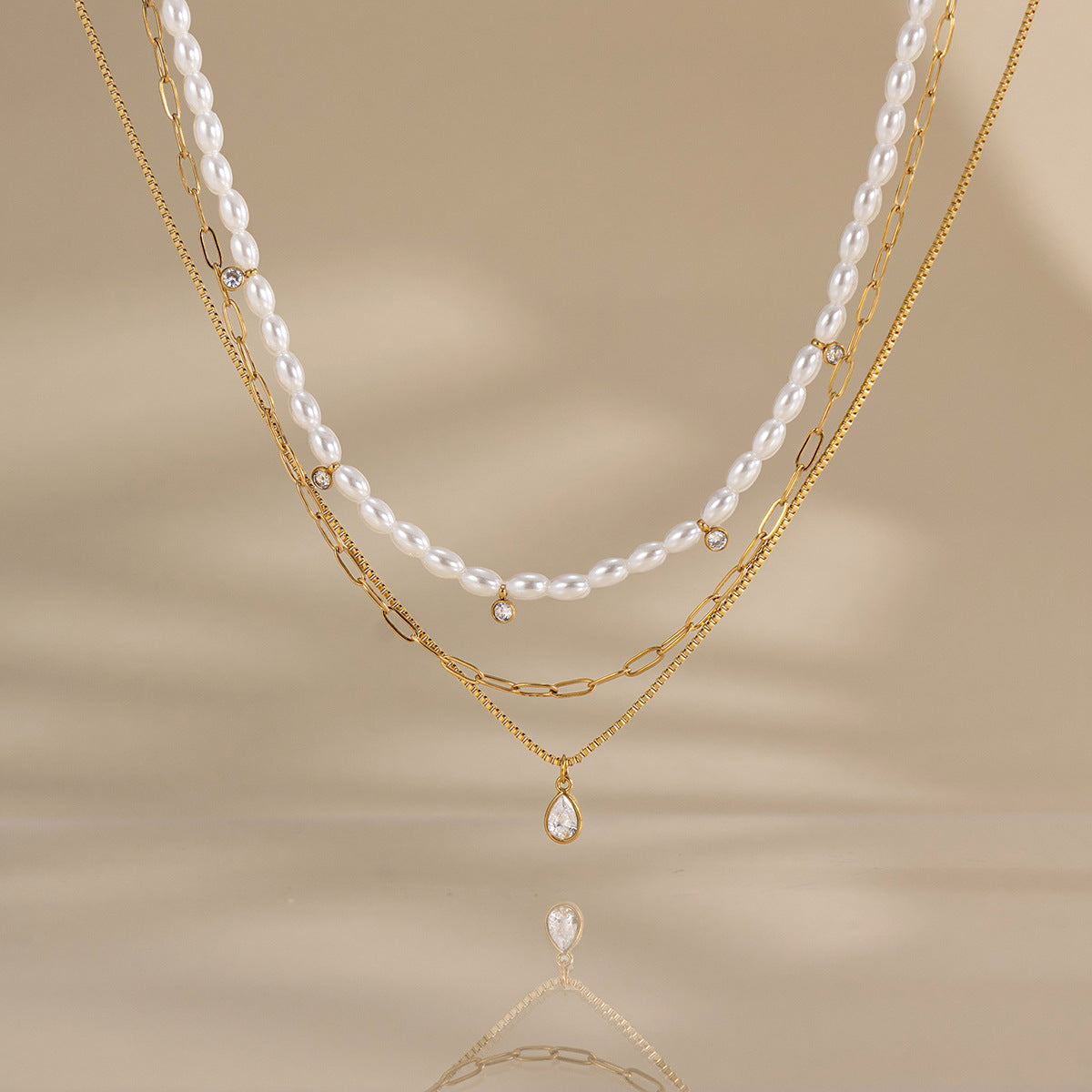 Damen Halskette mit mehrlagigem Design aus hypoallergenem Edelstahl und stilvollem Zirkonia-Anhänger Shop Nory