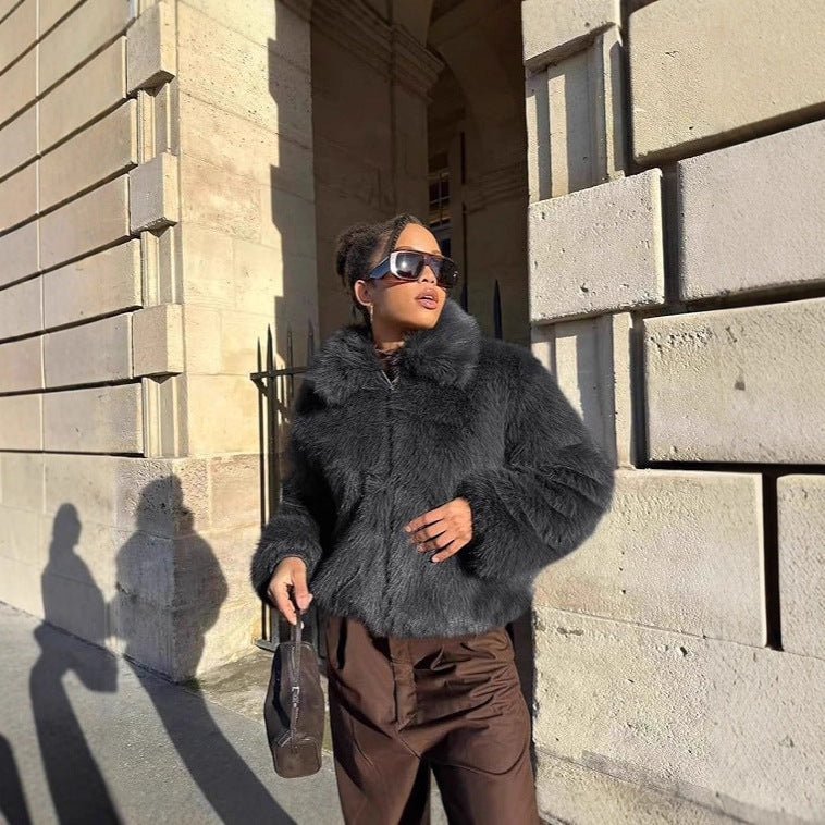Damen Kurze Boxy‑Faux‑Fur‑Fliegerjacke mit dichtem Hochflor und breitem Umlegekragen Shop Nory