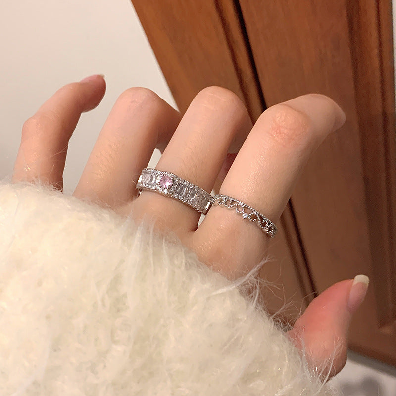 Damen zarter Ring mit funkelndem Zirkonia-Center und eleganter Verzierung Shop Nory