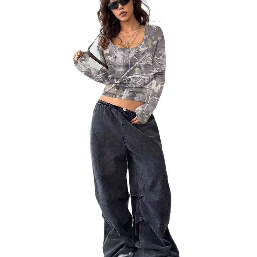 Damen Camouflage Langarmshirt mit V-Ausschnitt und modernen Details