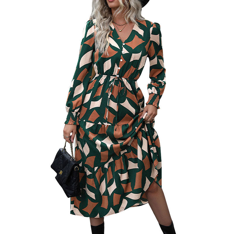 Damen Langes Stufen-Maxikleid mit grafischem Print, V-Ausschnitt, Kordelbund und gerafften Manschetten Shop Nory