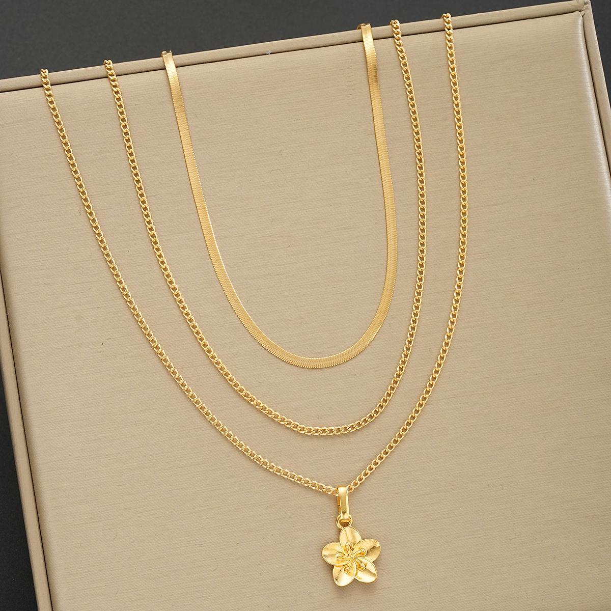 Damen Halsketten-Set mit feinen Goldketten und filigranem Blumenanhänger Shop Nory