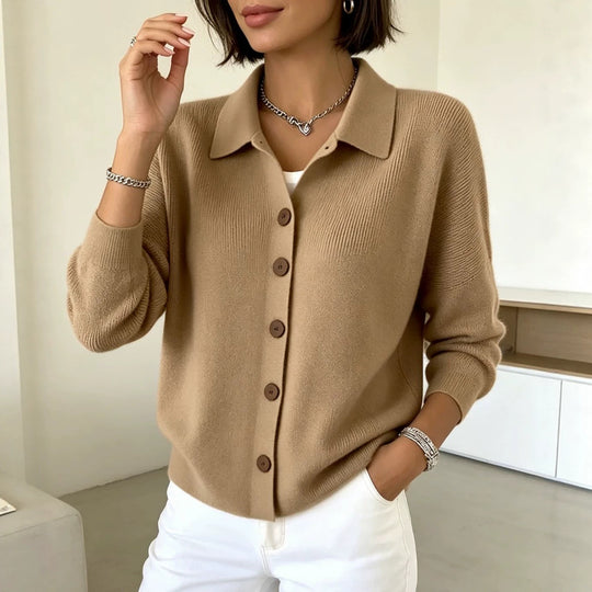 Damen Feinstrick-Cardigan mit Hemdkragen, entspannter Silhouette und Holzknöpfen Shop Nory