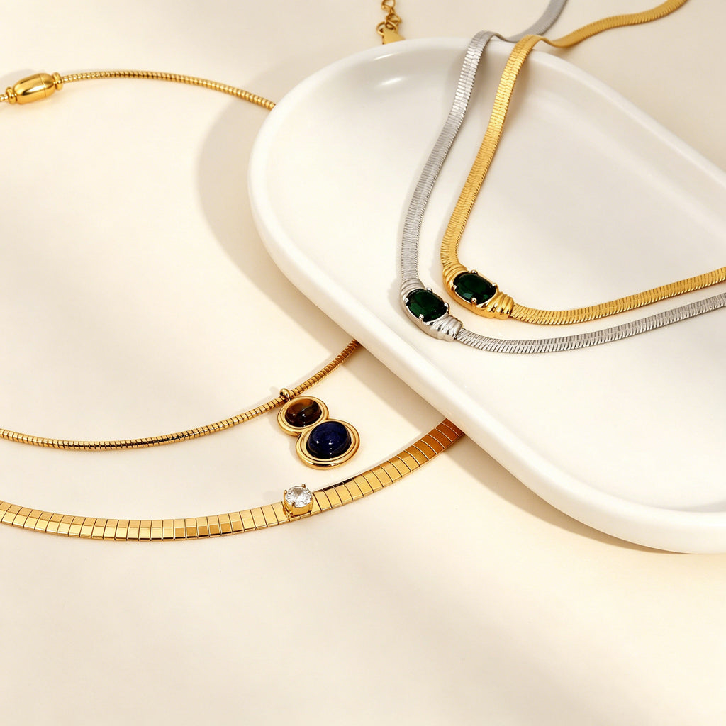 Damen elegante Halskette mit hochwertigem, grünem Zirkonia-Anhänger und edelgestaltetem Kettenmuster Shop Nory