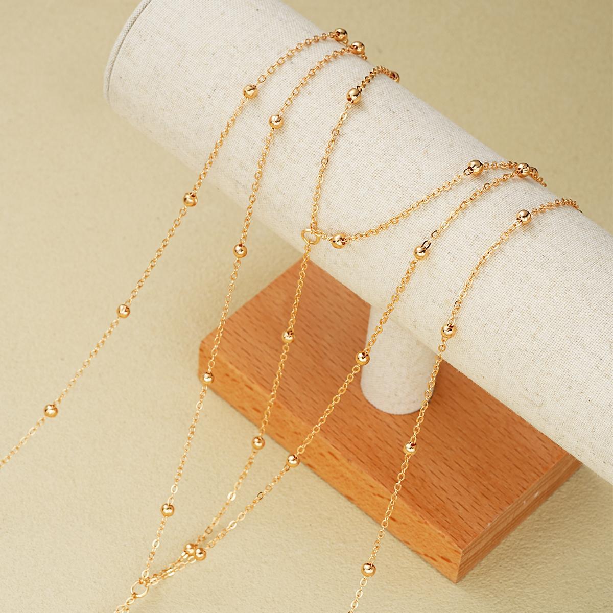 Damenkette mit zarten goldenen Akzenten und funkelnden Elementen Shop Nory