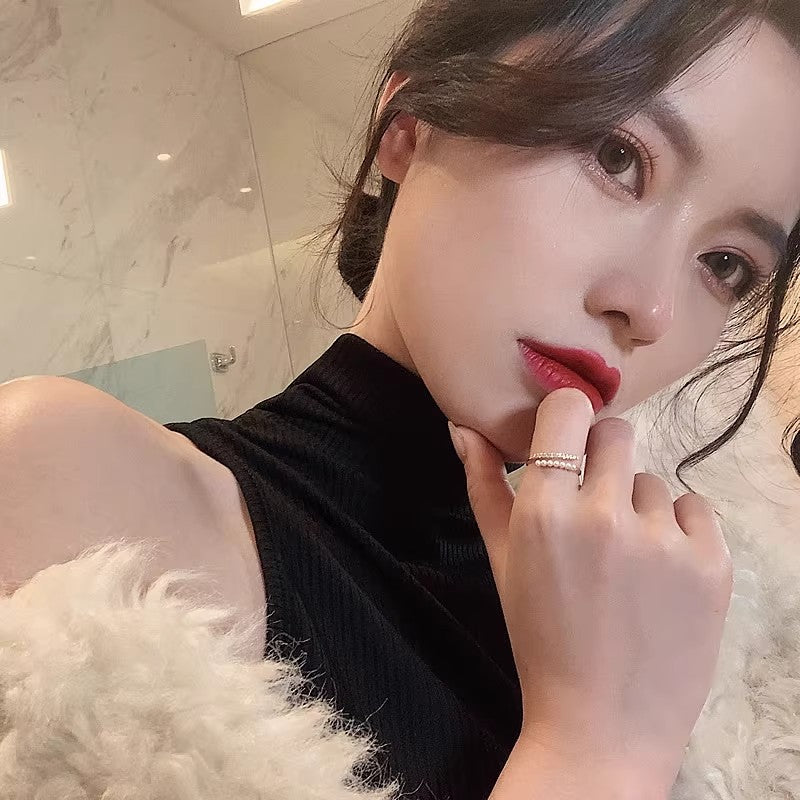 Damen eleganter Ring mit zarten Perlen und funkelnden Akzenten Shop Nory