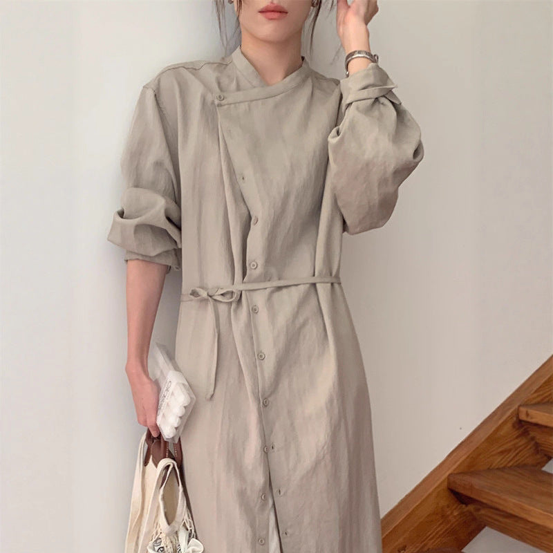 Damen Langes Shirtkleid mit V-Ausschnitt, durchgehender Knopfleiste und Taillengürtel Shop Nory