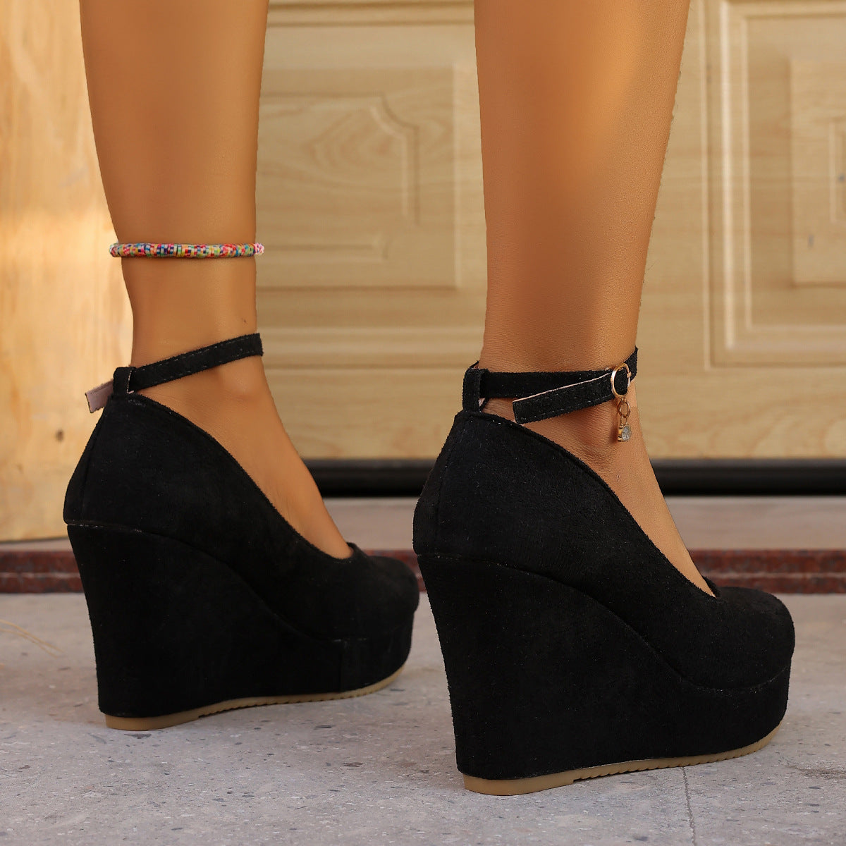 Damen Wedge-Pumps mit dekorativem Riemchen und exzellentem Fußbett