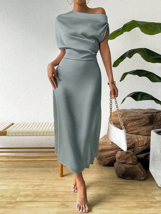 Damen Elegantes und fließendes Abendkleid mit asymmetrischem Schnitt