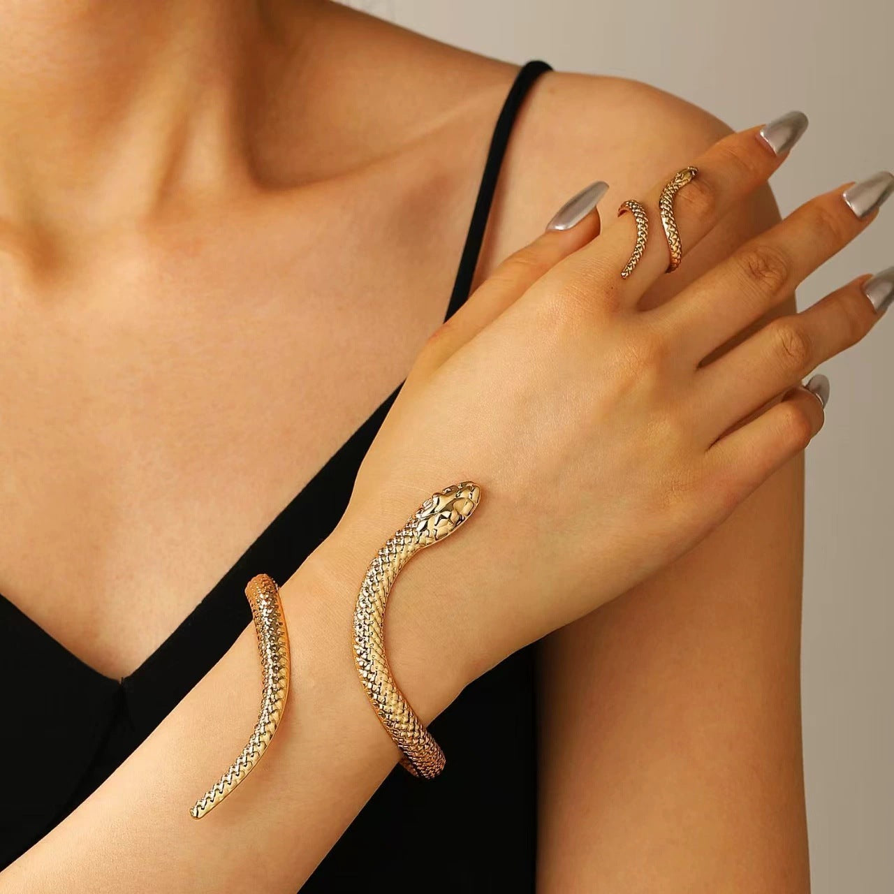 Damen Armband im modernen Schlangendesign Shop Nory