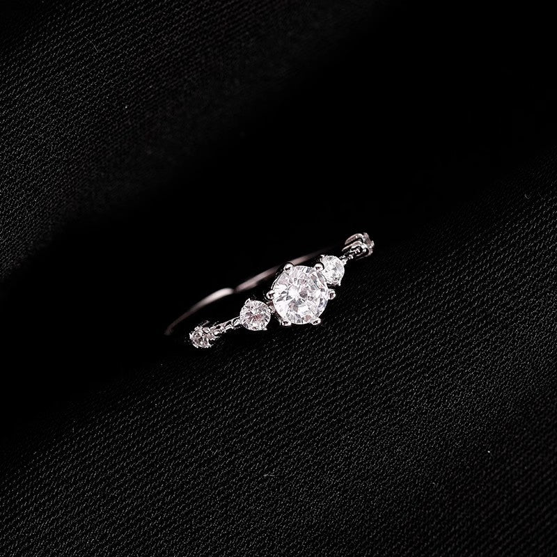 Damen zierlicher Schmuckring mit funkelnden Zirkonia Shop Nory