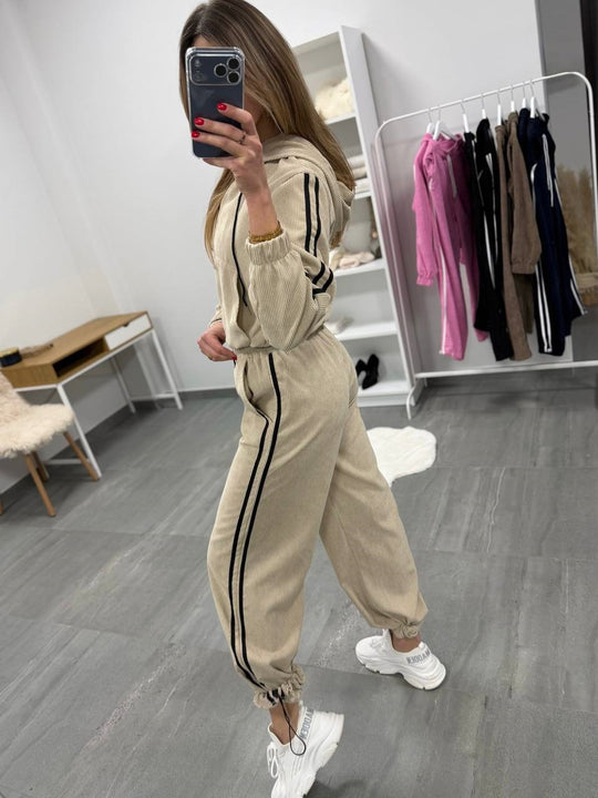Damen Cord-Jogginganzug mit Kapuze, seitlichen Kontraststreifen, Tunnelzug und elastischen Saumbündchen Shop Nory