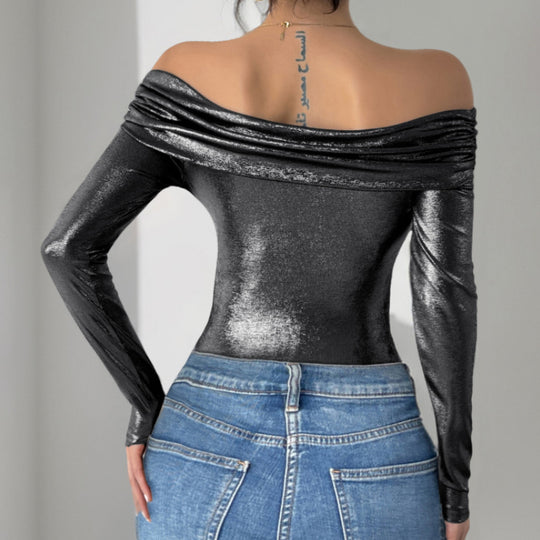 Damen Schulterfreies, glänzendes Metallic-Bodyshirt mit Mittelraffung & enganliegender Passform Shop Nory