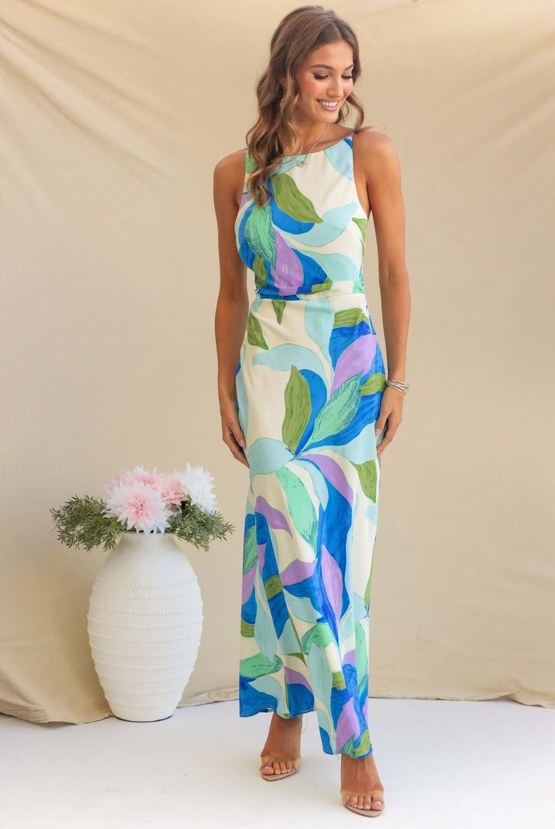Damen Maxikleid mit modernem floralem Design und elegantem Schnitt