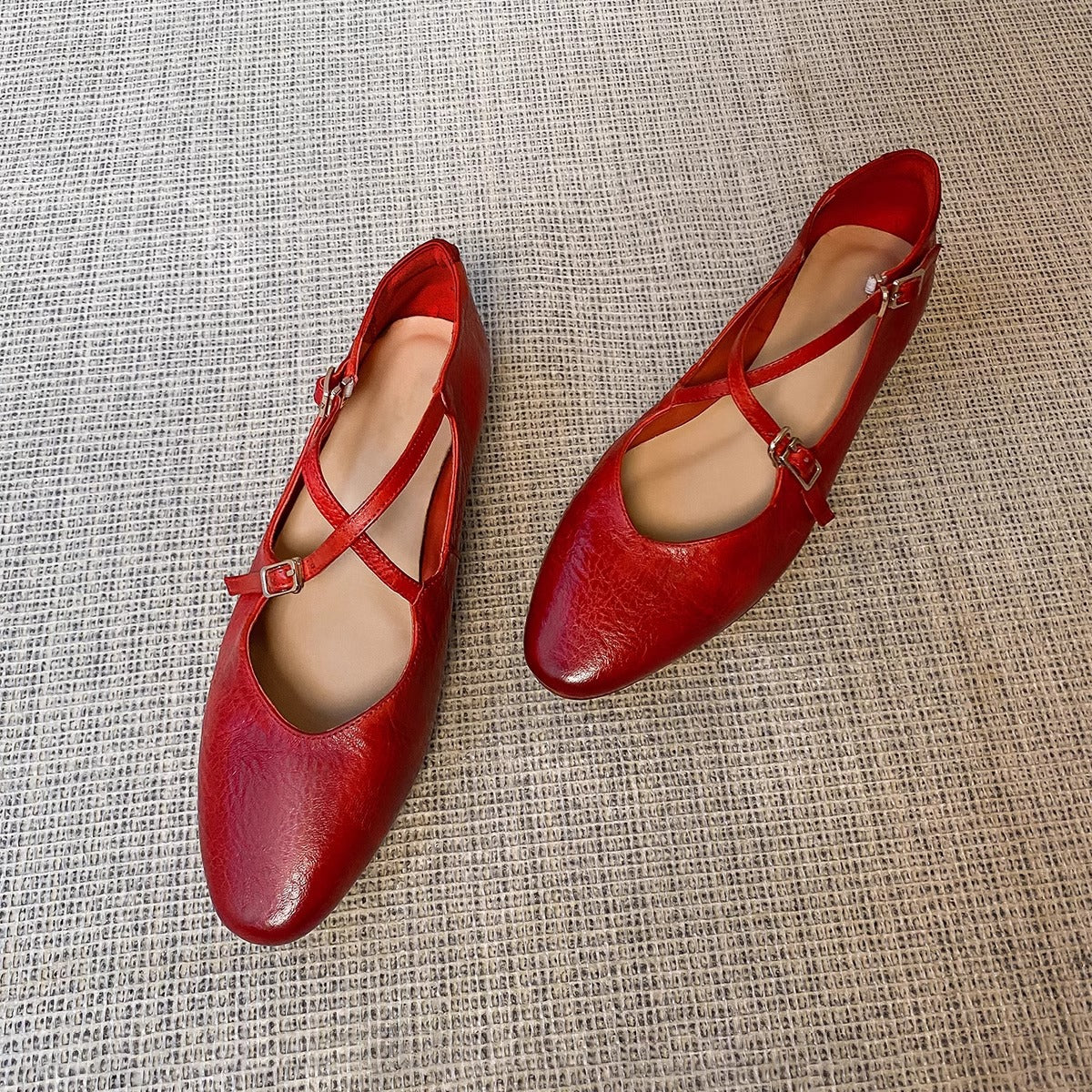 Damen Ballerinas mit kreuzförmigem Riemen und eleganter Spitze